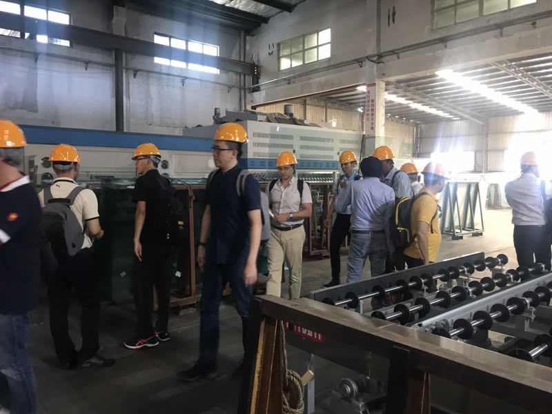 Warmly welcome the leaders of Saint-Gobain Glass France headquarters and the Asia-Pacific sales team to visit and guide the work of Shanghai Haojing Glass.