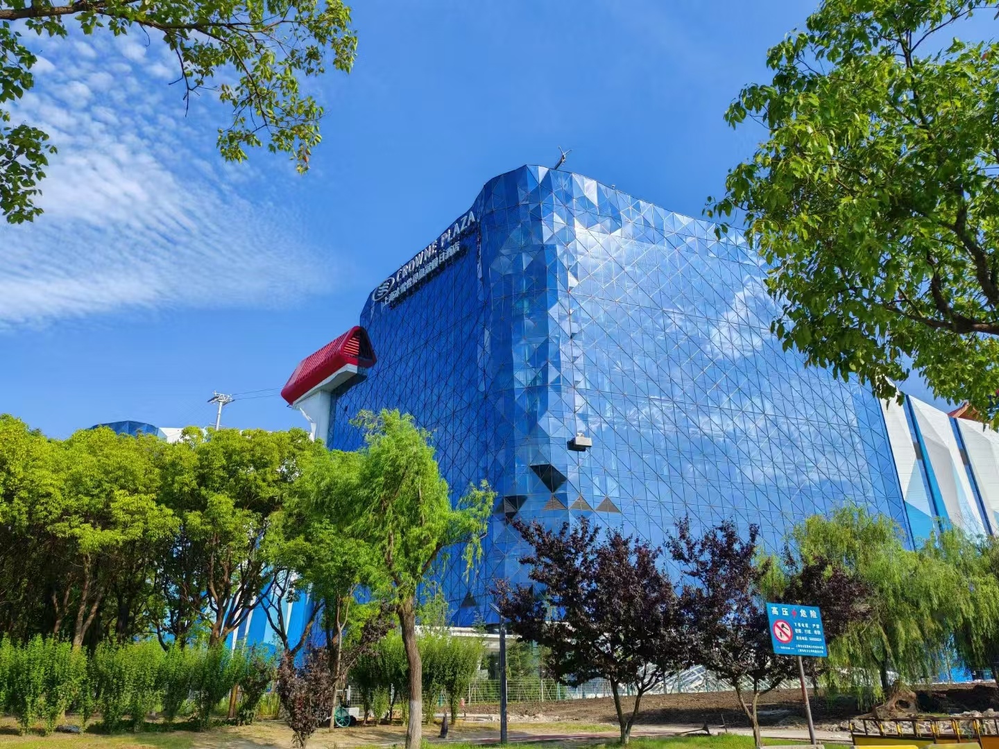 Shanghai's ice and snow resort has arrived!  The 'Shanghai Yao Xue Ice and Snow World' has officially opened, with support from Haojing Glass.